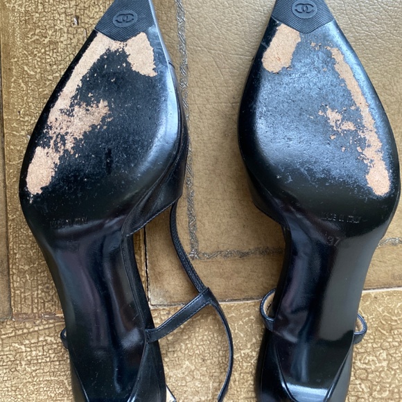 CHANEL BLACK LEATHER SLING BACK PUMPS - Picture 5 of 6